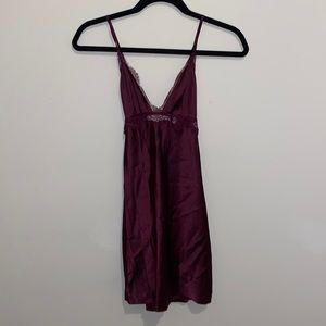MAROON VICTORIAS SECRET SLIP